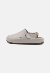 Unselected, college grey/med brown