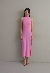 Norma Kamali HALTER TURTLE SIDE SLIT GOWN - Maxikjole - candy pink