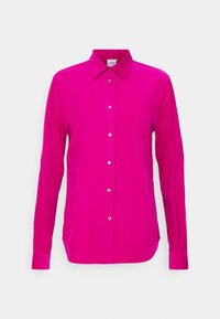 Chemise ajustée à manches longues en coton rose vif. Elle présente un col classique, une patte de boutonnage sur le devant et une texture lisse.