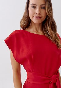 TUSSAH Dnevna obleka - red