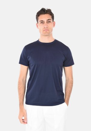 T-shirt corto navy a maniche corte realizzato in tessuto morbido e leggero. Collo a giro e vestibilità comoda con un design semplice e pulito.