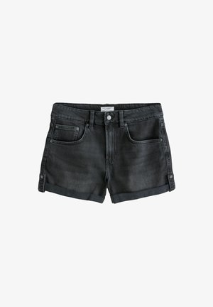 Fekete farmer rövidnadrág közepes derékkal, elülső zsebekkel és felgörbített szegélyekkel. Gombos záródással és övbújtatókkal rendelkezik. Sima textúrájú.