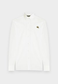 Biała koszula na guziki wykonana z bawełny, z klasycznym kołnierzem, długimi rękawami oraz małym czarno-złotym logo na piersi.