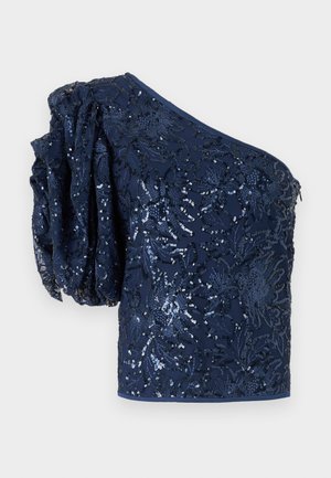 Mere ühe õla top, mis on kaunistatud sädeleva lilleline tikand, tekstuurse puffvarrukaga ja siledaga vöökoht. Elegantne ja liibuv disain.