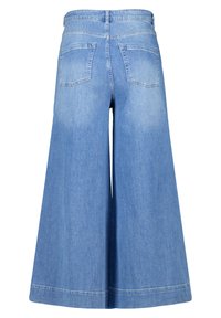 Lichtblauwe denim wijde broek met een hoge taille, twee achterzakken en een soepele textuur met een afgewerkte zoom.