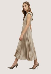 Motivi MIDI CON PLISSÉ - Cocktailkleid/festliches Kleid - oro