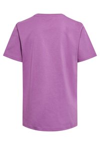 Kortærmet T-shirt med rund hals i ensfarvet lavendelfarve. Fremstillet af blødt bomuldsstof med en glat tekstur og et enkelt design.