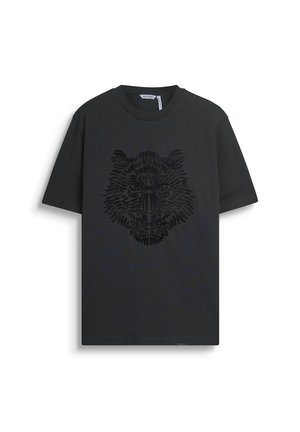 T-shirt nero a maniche corte con un design testurizzato di un volto di tigre astratto centrato sulla parte anteriore.