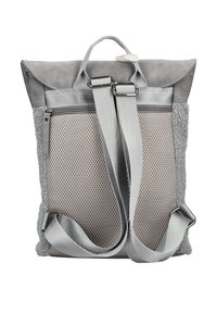 Sac à dos gris avec des bretelles réglables, panneau arrière en mesh, accents latéraux en polaire, poignée supérieure et poche arrière zippée.