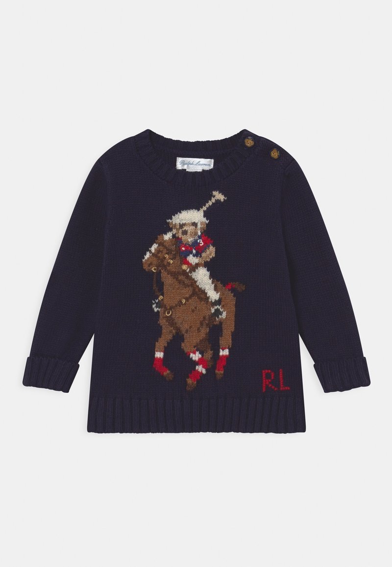 Pull en tricot bleu marine avec épaule boutonnée, arborant un motif en maille d'un joueur de polo à cheval et des initiales rouges "RL" à l'ourlet.