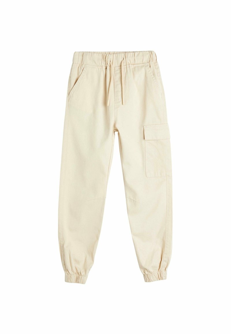 Beige cargobukser lavet af bomuld, med elastisk talje, sidelommer og en enkelt cargolomme på det højre ben. Elastiske manchetter.