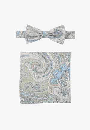 Eine Fliege und ein Einstecktuch-Set mit Paisley-Muster aus strukturiertem Stoff in Grün, Blau und hellrosa Farbtönen.