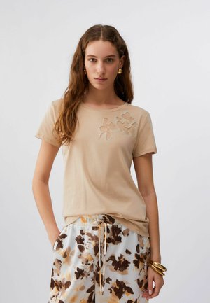 WITH CUT OUT - T-shirt imprimé - beige