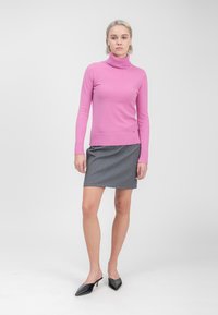INFLUENCER TURTLENECK - Trui - pink