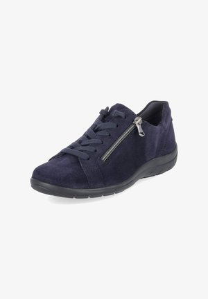 Zapatilla de ante azul oscuro con cordones y una cremallera plateada en el lateral, con suela de goma negra y diseño de corte bajo.