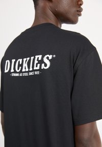 Dickies GRAPHIC TEE - Camiseta estampada - black
