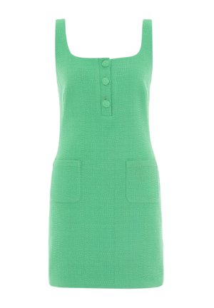 Abito verde senza maniche con tessuto testurizzato, scollatura a forma quadrata, pattina con tre bottoni e due tasche frontali.