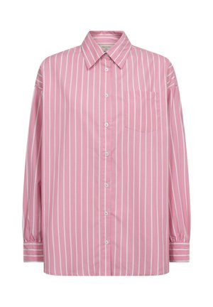 Roze overhemd met lange mouwen en verticale witte strepen, voorzak aan de linkerkant, knopen aan de voorkant en een puntige kraag.