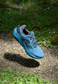 New Balance DYNASOFT NITREL V6  - Katujuoksukengät - blue