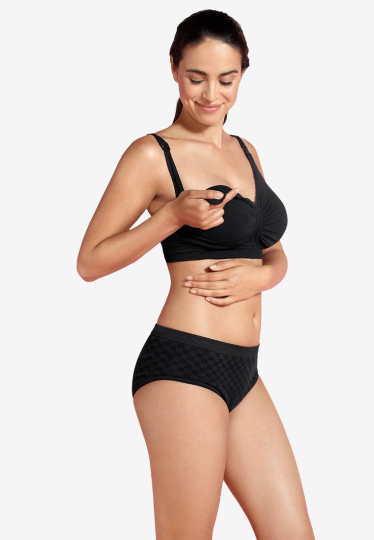Svart amningsbh med samlad tygdetalj och justerbara band, tillsammans med högmidjade svarta rutiga trosor.