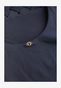 Kijelölve, navy blue