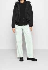 Vero Moda Petite Allvädersjacka - black