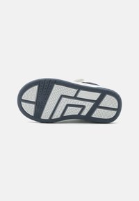 Tommy Hilfiger SKYLER UNISEX - Zapatillas - white