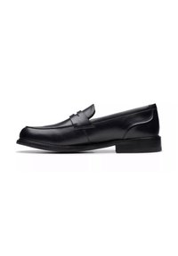 Mocassino in pelle nera con una texture liscia, caratterizzato da un dettaglio a striscia frontale e un tacco basso a blocco, che mette in mostra un design elegante e affusolato.