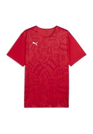Rød Puma sports T-shirt med korte ærmer, abstrakt mørkere rødt mønster og hvid Puma-logo på frontens venstre bryst.