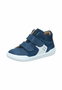 Blaue High-Top-Sneaker aus synthetischem Leder und Mesh, mit weißen Akzenten und zwei Klettverschlüssen für einen sicheren Halt.
