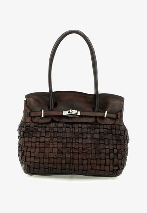 Borsa a mano in pelle marrone scuro con metà inferiore a trama intrecciata, sezione superiore liscia, due manici arrotondati e chiusura con fermaglio color argento.