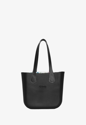 Czarna skórzana torba na ramię z dwoma okrągłymi uchwytami, gładka z zewnątrz i kolorowo wzorzysta wewnątrz. Posiada subtelne logo z przodu.