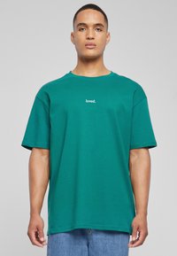 Merchcode - LOVE HEAVY OVERSIZED - Trükipildiga T-särk - green Väikepilt 1