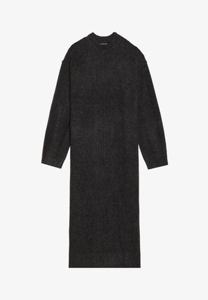 Długa, ciemnoszara sukienka dzianinowa wykonana z miękkiej wełny, z okrągłym dekoltem i długimi rękawami, o prostym kroju i minimalnych detalach.