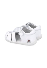 Bílé kožené sandály s otevřeným designem, které mají více přezek a uzavírání na suchý zip. Texturovaná podešev pro lepší přilnavost.