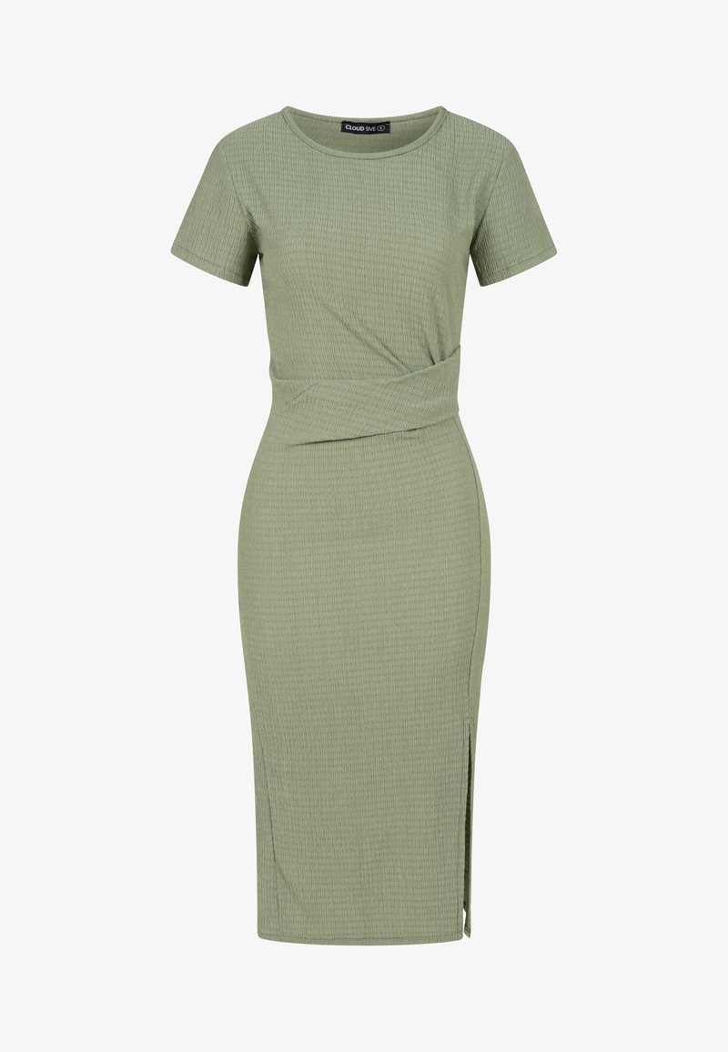 Robe midi côtelée vert clair avec manches courtes, col rond, fente latérale et détail torsadé à la taille.