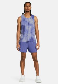 Under Armour LAUNCH - Pantalón corto de deporte - starlight