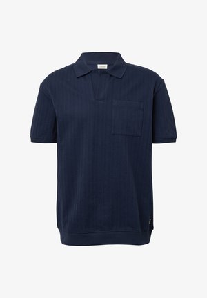 Polo bleu marine avec texture côtelée verticale, manches courtes, col et poche poitrine. Fabriqué en tissu doux.