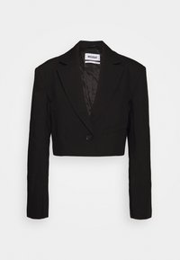 Veston noir coupé, avec col cranté, fermeture à un bouton et manches longues. Tissu lisse avec une doublure intérieure en satin et sans motifs visibles.