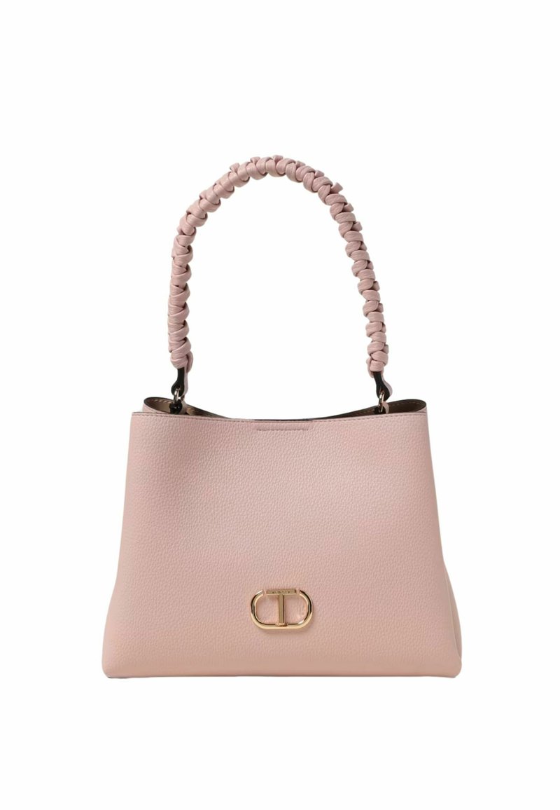 Roze leren handtas met een gestructureerde afwerking, voorzien van een gevlochten handvat en een gouden hardware accent op de voorkant.