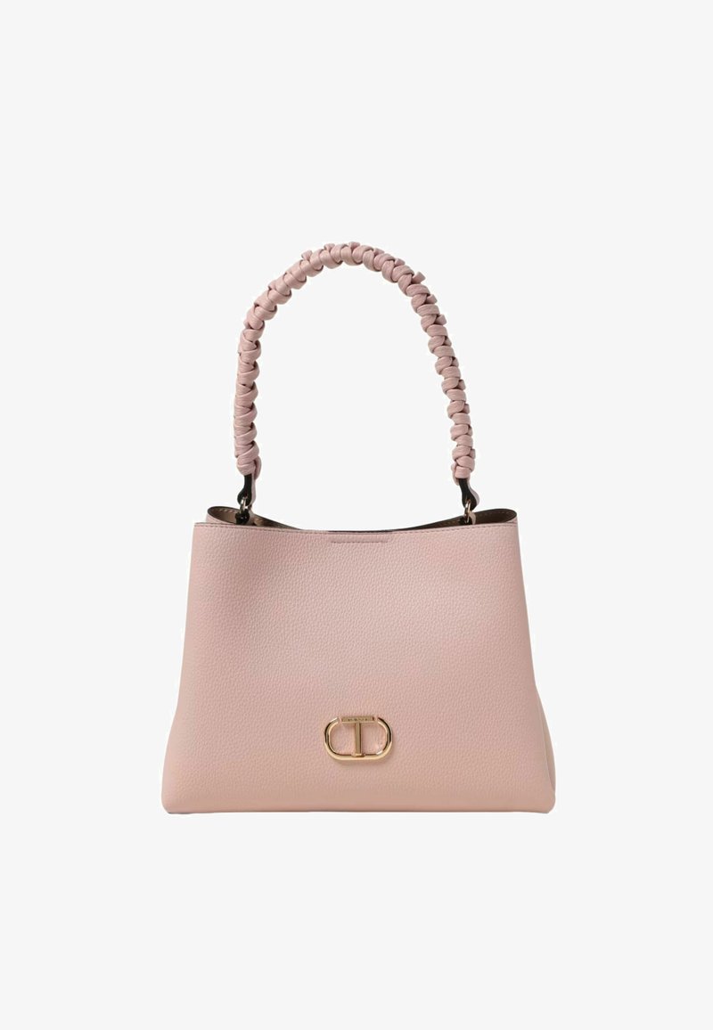 Borsa a mano in pelle rosa con finitura testurizzata, dotata di manico intrecciato e un dettaglio in metallo dorato sul davanti.