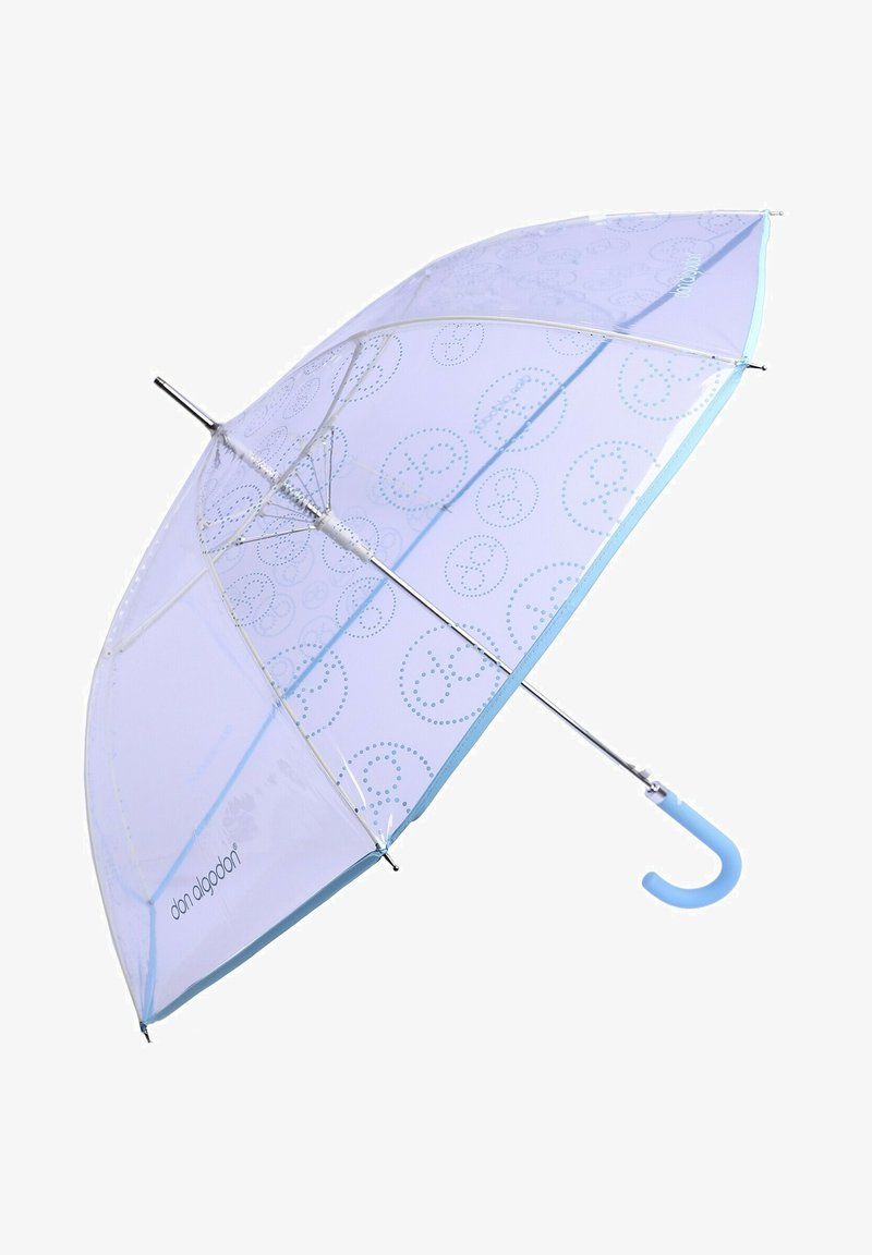 Paraguas transparente con un ribete azul claro, patrón de puntos circulares, varillas de metal y un mango curvado azul claro. Diseñado para protección contra la lluvia.