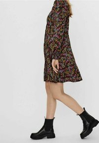 Vero Moda Vardagsklänning - black