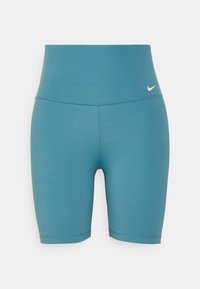 Wysokiej talii, turkusowe szorty sportowe wykonane z elastycznego materiału o gładkiej teksturze; na pasku znajduje się małe białe logo Nike.
