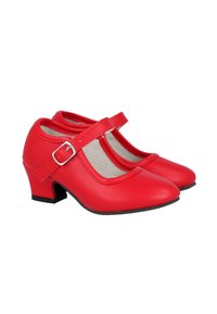 Un par de pequeños zapatos estilo Mary Jane rojos con tacones bajos y gruesos, y correas ajustables con hebilla, mostrados sobre un fondo blanco.