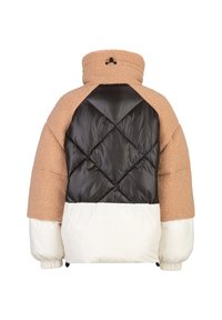 Pufferjack met een hoge kraag, met een bruine fleece textuur, een zwart gewatteerd paneel en een witte onderkant. Inclusief elastische boorden.