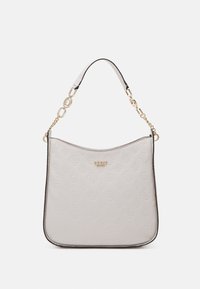 Borsa a spalla grigia chiara con motivo a logo in rilievo, dettagli in metallo dorato e finitura liscia. Presenta una maniglia corta e dettagli in catena.
