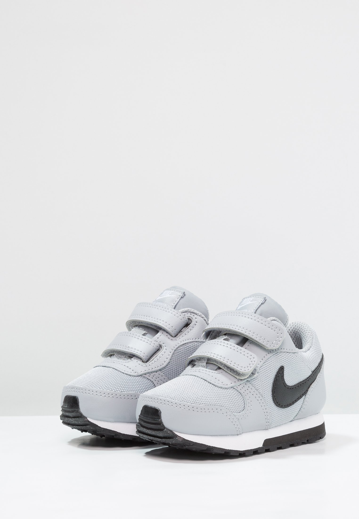 Nike Sportswear MD RUNNER - Zapatillas - wolf grey/black/white/gris claro -  Zalando.es