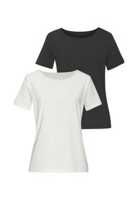 Due magliette a maniche corte: una nera e una bianca. Realizzate in cotone morbido, presentano un collo rotondo e un design ampio.
