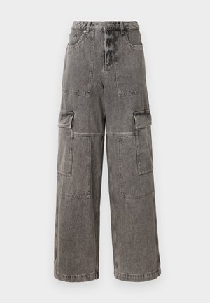Cargo-byxor i grå denim med vida ben, flera framfickor, förstärkta sömmar och design med hög midja.